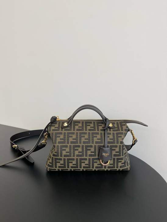 Picture of Fendi Handbags _SKUfw237492635fw